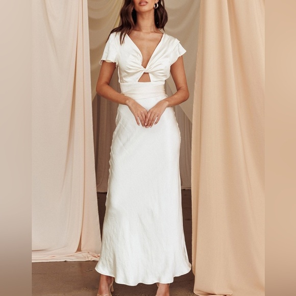 NWT SELFIE LESLIE Irena Twist Bust Short Sleeve Dress Oyster size XL-XXL - Picture 3 of 10